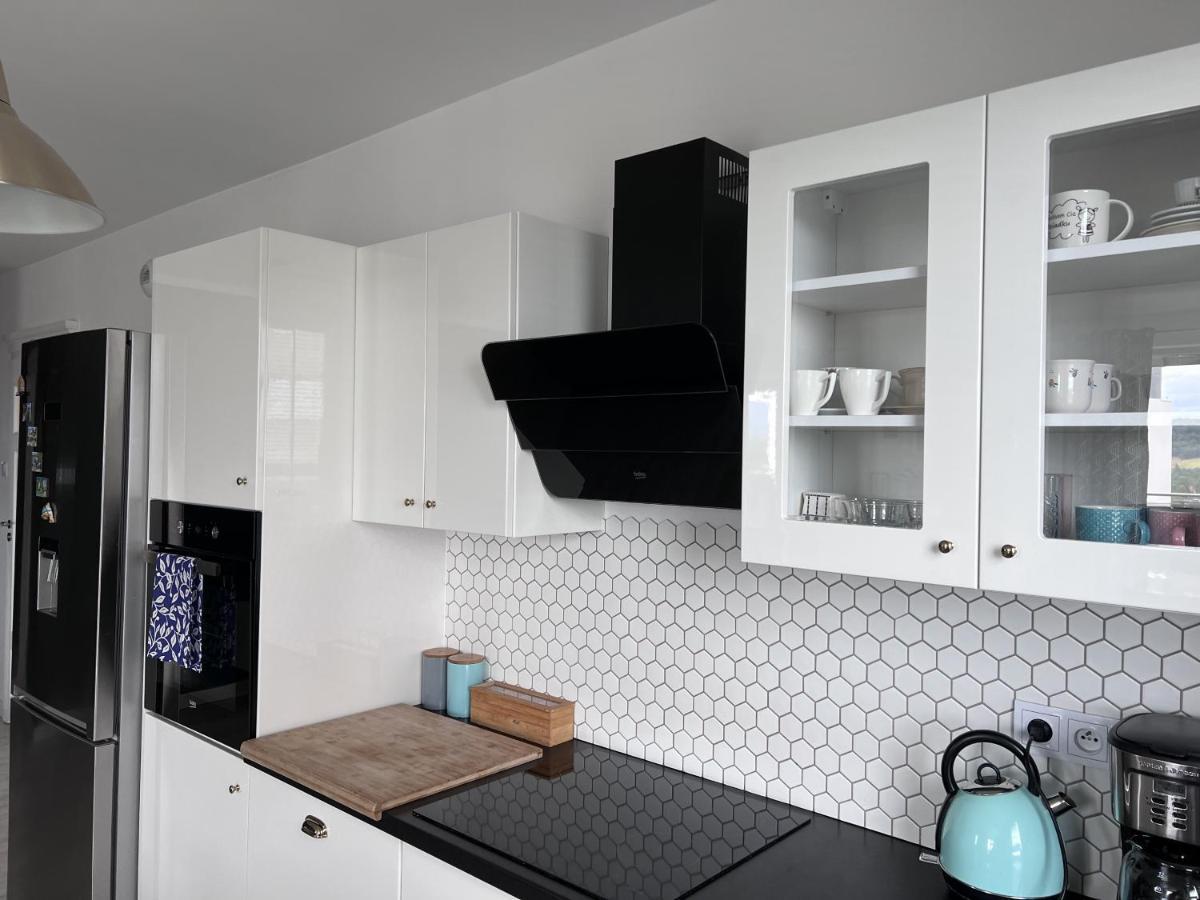Apartament Z Tarasem Na Osiedlu Rakownica Jelenia Gora Dış mekan fotoğraf